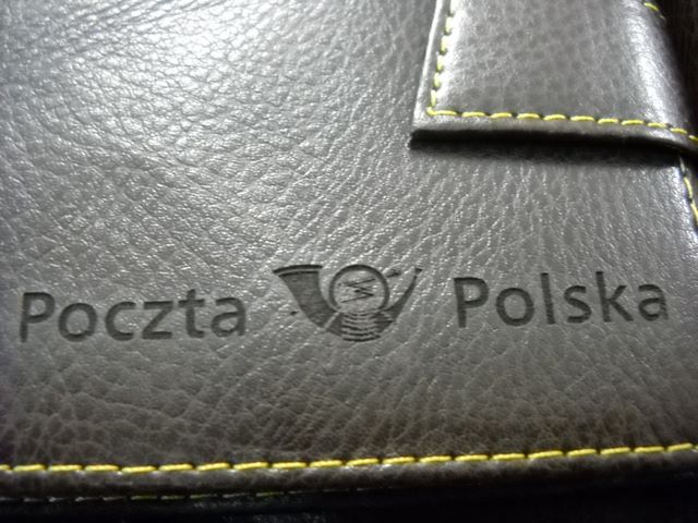 grawerowanie laserem w portfelu skrzanym Poczta Polska
